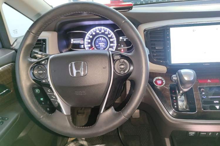 Used Honda Odyssey 2015 2.4L Smart Edition Center Console