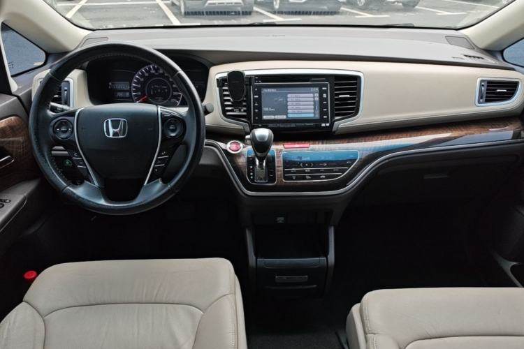 Used Honda Odyssey 2015 Revised Version 2.4L Supreme Edition Center Console