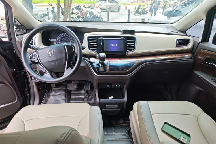 Used Honda Odyssey 2015 Revised Version 2.4L Comfort Edition Center Console