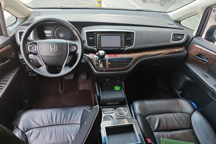 Used Honda Odyssey 2015 2.4L Supreme Edition Center Console