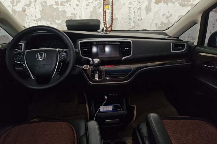 Used Honda Odyssey 2015 Updated Version 2.4L Smart Edition Center Console