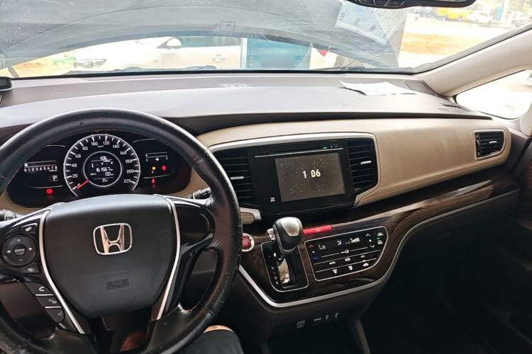 Used Honda Odyssey 2015 Revised 2.4L Luxury Edition Center Console