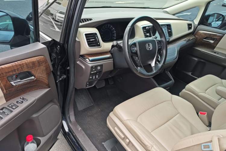Used Honda Odyssey 2015 Revised Version 2.4L Supreme Edition Driver Seat