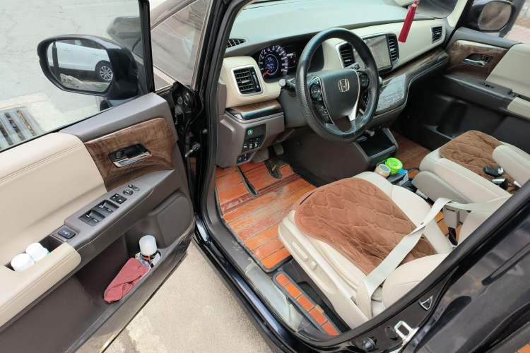 Used Honda Odyssey 2015 Revised 2.4L Luxury Edition Driver Seat
