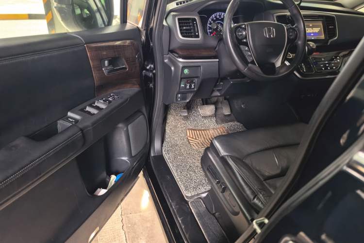 Used Honda Odyssey 2015 Updated Version 2.4L Smart Edition Driver Seat