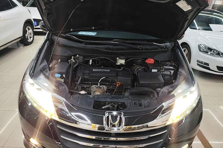Used Honda Odyssey 2015 2.4L Supreme Edition Engine Bay