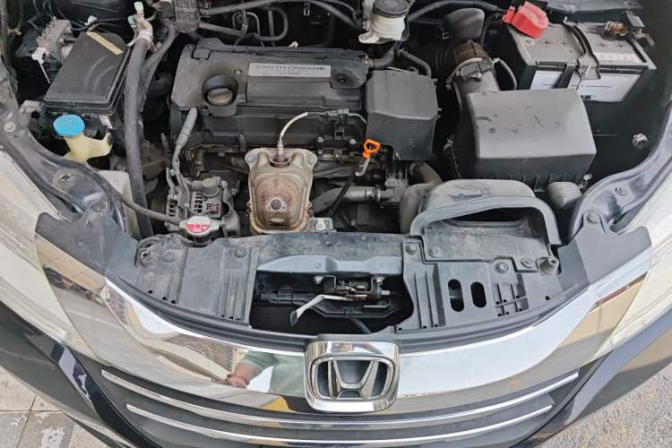 Used Honda Odyssey 2015 2.4L Supreme Edition Engine Bay