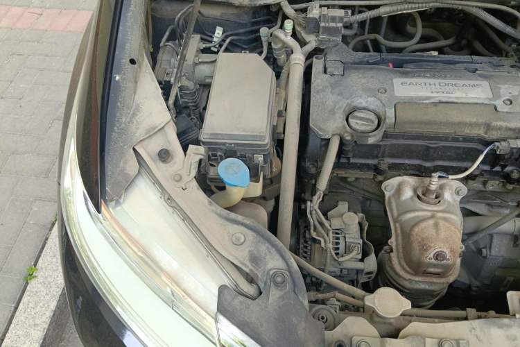Used Honda Odyssey 2015 Revised 2.4L Luxury Edition Engine Bay Right