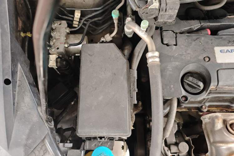 Used Honda Odyssey 2015 Updated Version 2.4L Smart Edition Engine Bay Right