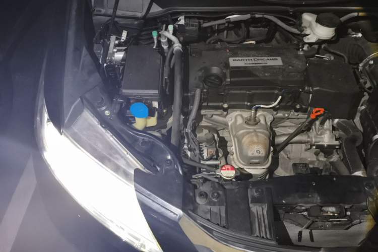 Used Honda Odyssey 2015 Updated Version 2.4L Smart Edition Engine Bay Right
