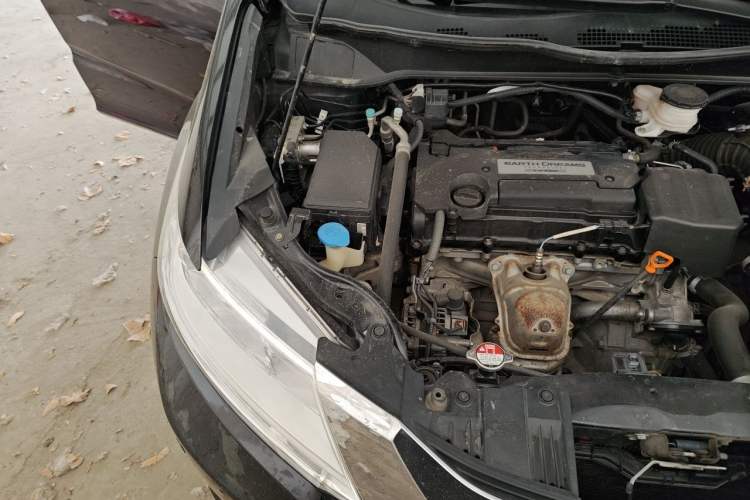 Used Honda Odyssey 2015 Updated Version 2.4L Smart Edition Engine Bay Right