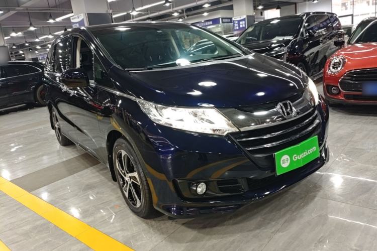 Used Honda Odyssey 2015 Updated Version 2.4L Smart Edition Front Right 45 Deg