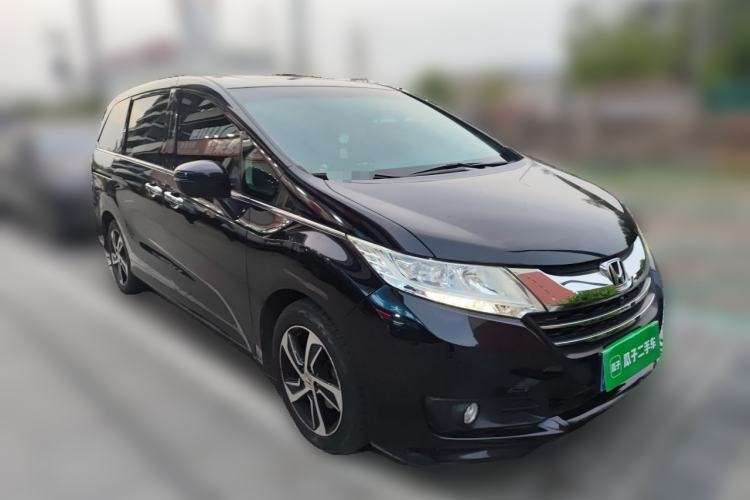 Used Honda Odyssey 2015 Revised Version 2.4L Supreme Edition Front Right 45 Deg