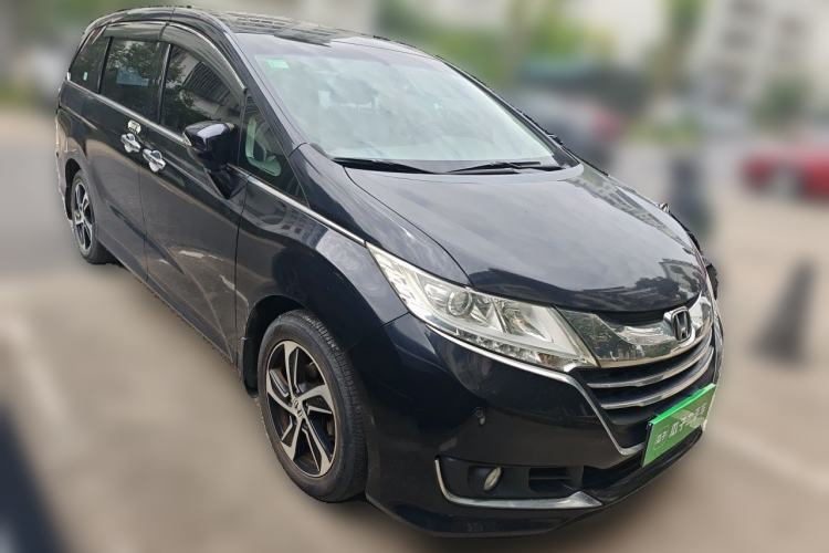 Used Honda Odyssey 2015 Revised 2.4L Luxury Edition Front Right 45 Deg