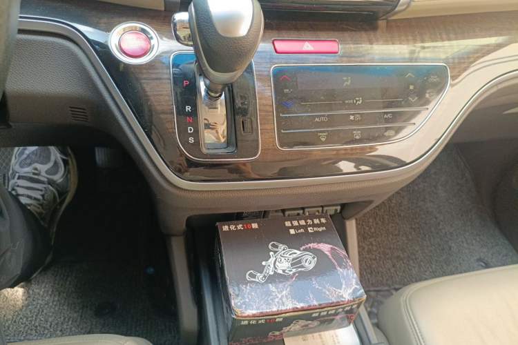 Used Honda Odyssey 2015 Revised 2.4L Luxury Edition Gear Lever