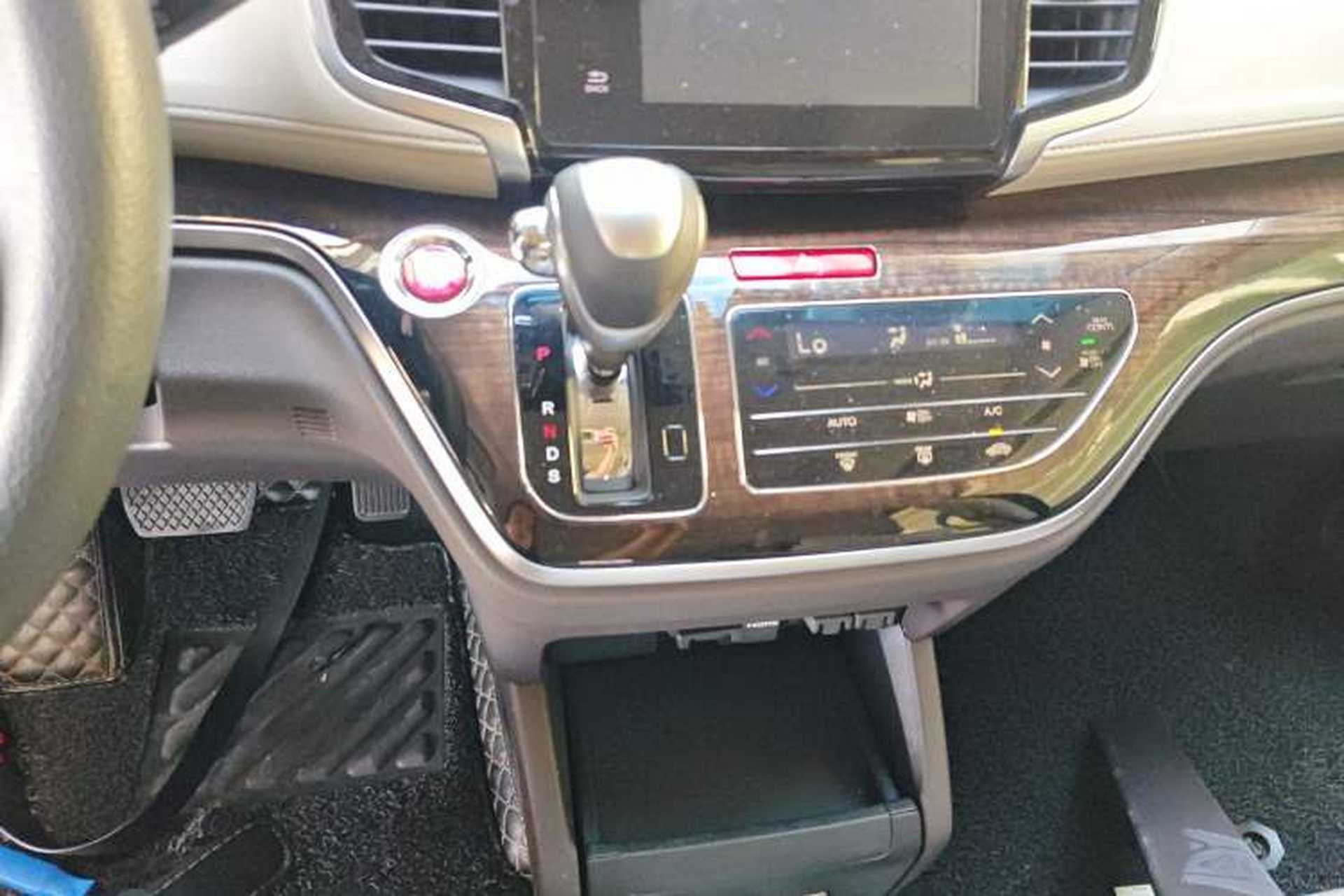 Used Honda Odyssey 2015 Revised 2.4L Luxury Edition Gear Lever