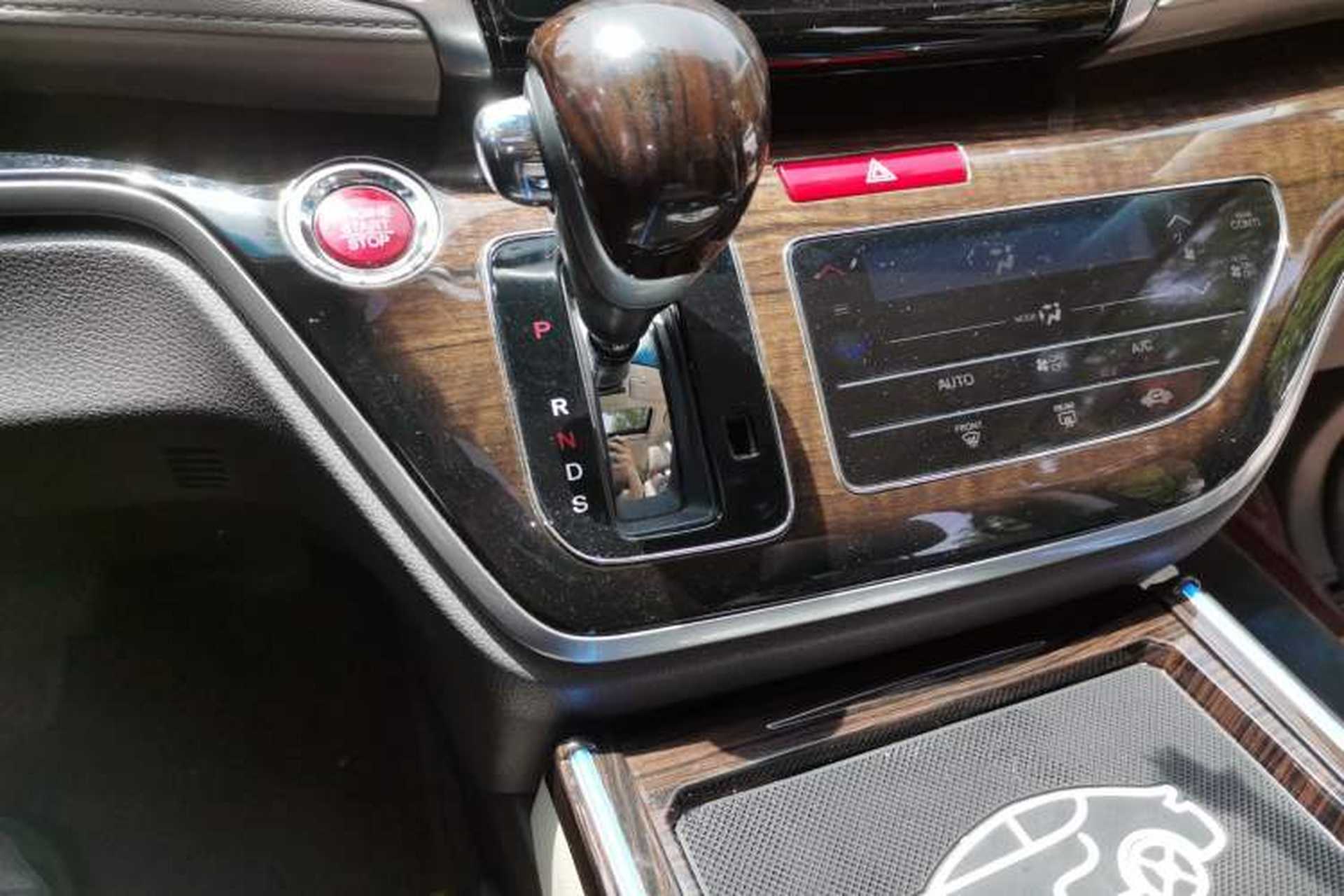 Used Honda Odyssey 2015 Revised 2.4L Luxury Edition Gear Lever