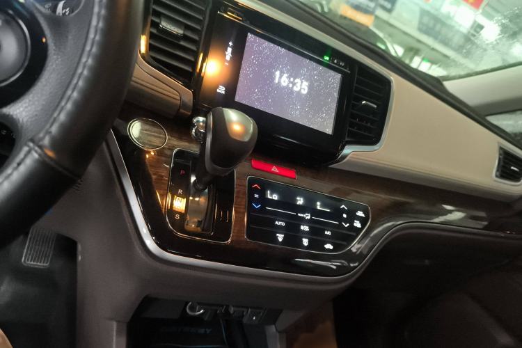 Used Honda Odyssey 2015 2.4L Comfort Edition Gear Lever