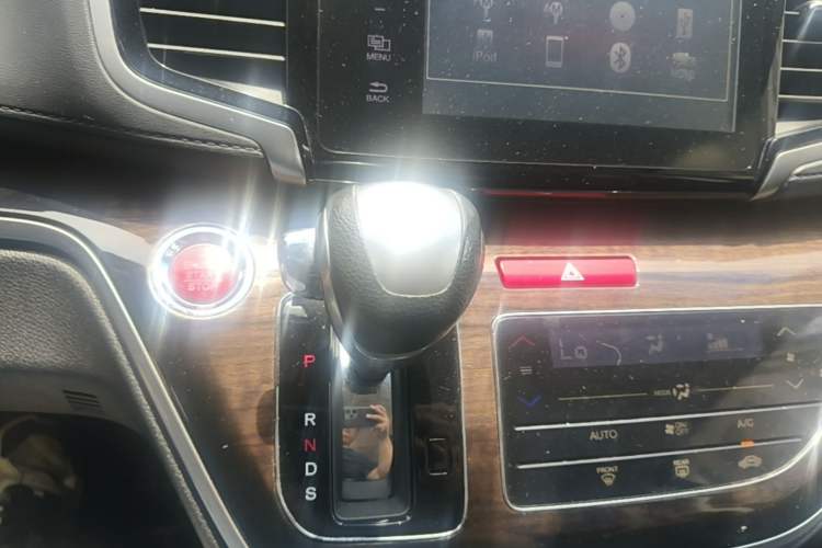 Used Honda Odyssey 2015 Updated Version 2.4L Smart Edition Gear Lever