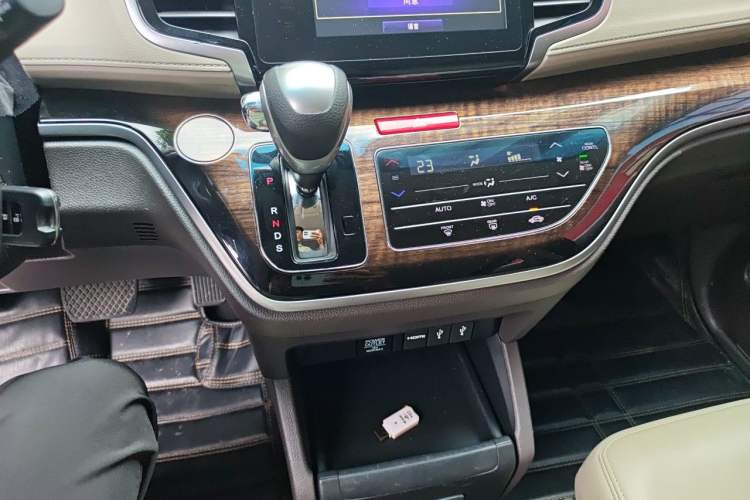 Used Honda Odyssey 2015 Revised Version 2.4L Comfort Edition Gear Lever