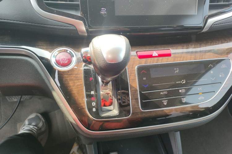 Used Honda Odyssey 2015 Updated Version 2.4L Smart Edition Gear Lever