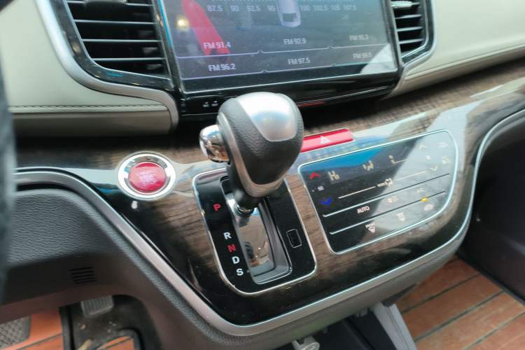 Used Honda Odyssey 2015 Revised 2.4L Luxury Edition Gear Lever