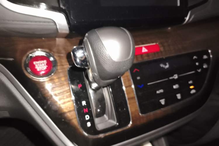 Used Honda Odyssey 2015 Updated Version 2.4L Smart Edition Gear Lever