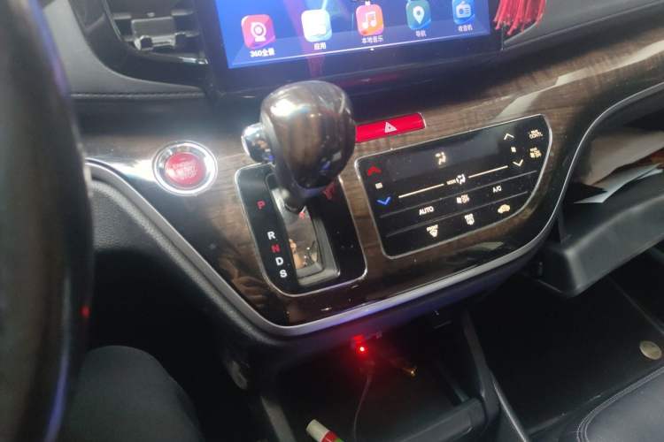 Used Honda Odyssey 2015 Updated Version 2.4L Smart Edition Gear Lever