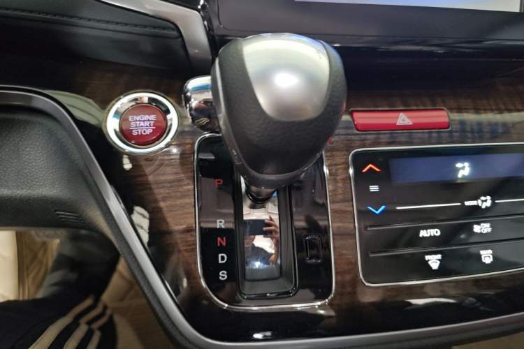 Used Honda Odyssey 2015 Updated Version 2.4L Smart Edition Gear Lever