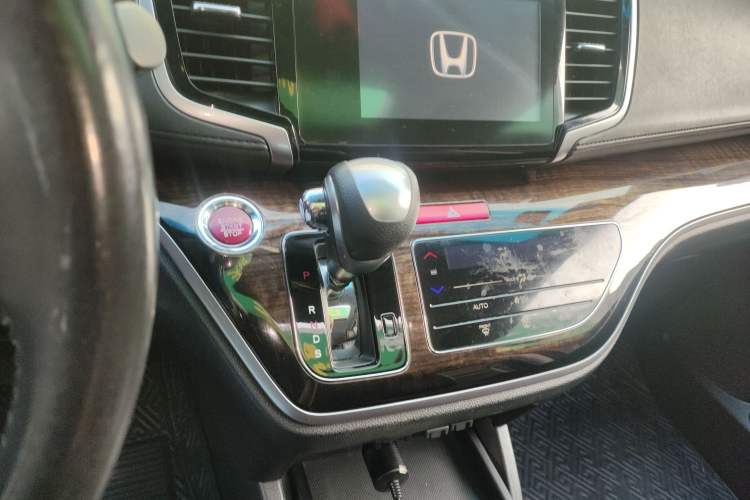 Used Honda Odyssey 2015 Updated Version 2.4L Smart Edition Gear Lever