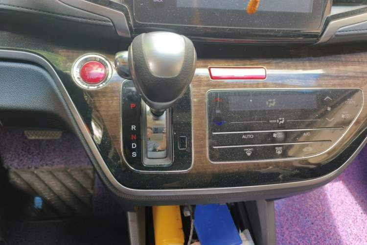 Used Honda Odyssey 2015 2.4L Smart Edition Gear Lever