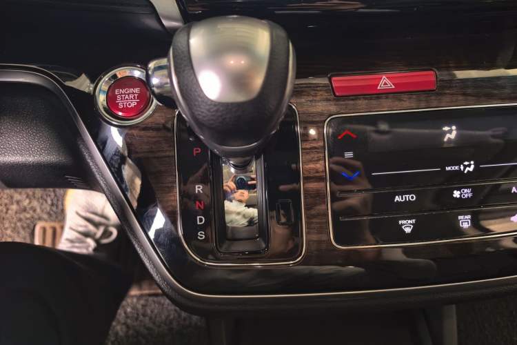 Used Honda Odyssey 2015 Updated Version 2.4L Smart Edition Gear Lever