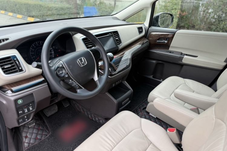 Used Honda Odyssey 2015 Revised 2.4L Luxury Edition Interior 1