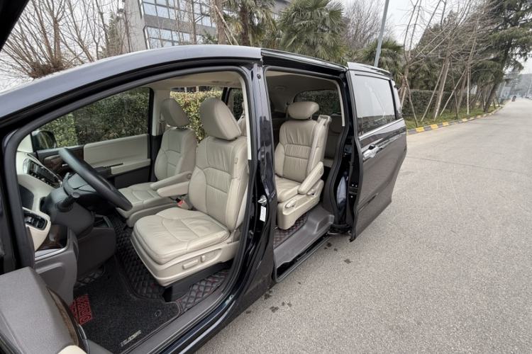 Used Honda Odyssey 2015 Revised 2.4L Luxury Edition Interior 10