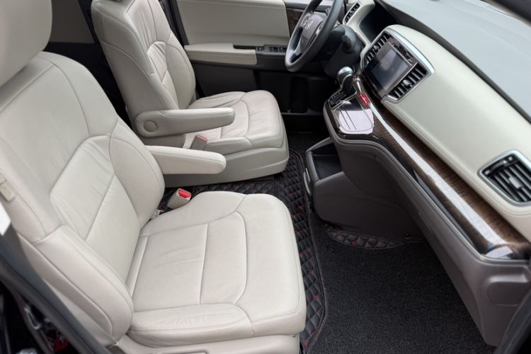 Used Honda Odyssey 2015 Revised 2.4L Luxury Edition Interior 12