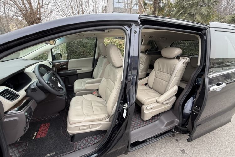 Used Honda Odyssey 2015 Revised 2.4L Luxury Edition Interior 14