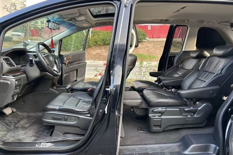 Used Honda Odyssey 2015 Updated Version 2.4L Smart Edition Interior 2