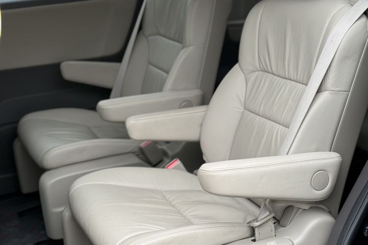 Used Honda Odyssey 2015 Revised 2.4L Luxury Edition Interior 2