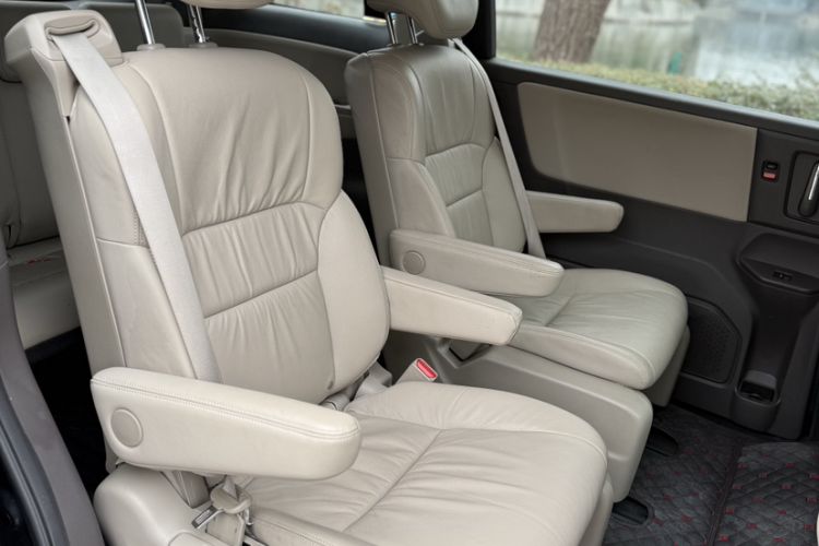 Used Honda Odyssey 2015 Revised 2.4L Luxury Edition Interior 3