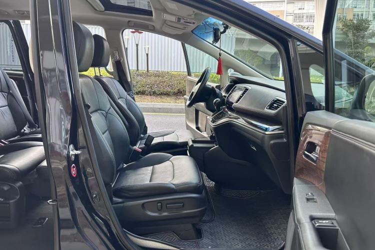 Used Honda Odyssey 2015 Updated Version 2.4L Smart Edition Interior 3