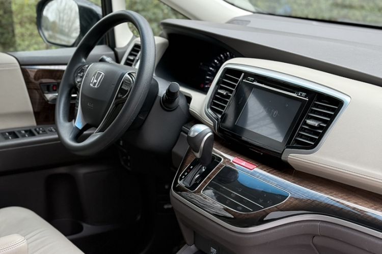 Used Honda Odyssey 2015 Revised 2.4L Luxury Edition Interior 7