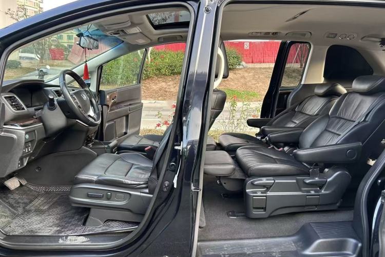 Used Honda Odyssey 2015 Updated Version 2.4L Smart Edition Interior 7