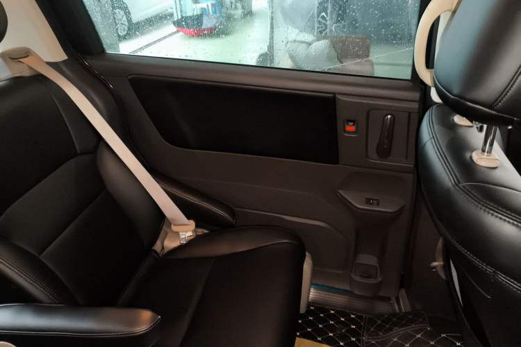 Used Honda Odyssey 2015 2.4L Comfort Edition Interior 8