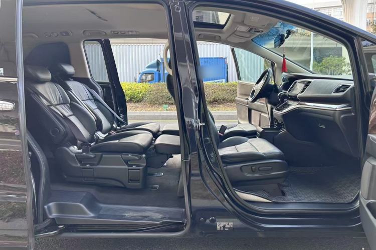 Used Honda Odyssey 2015 Updated Version 2.4L Smart Edition Interior 8
