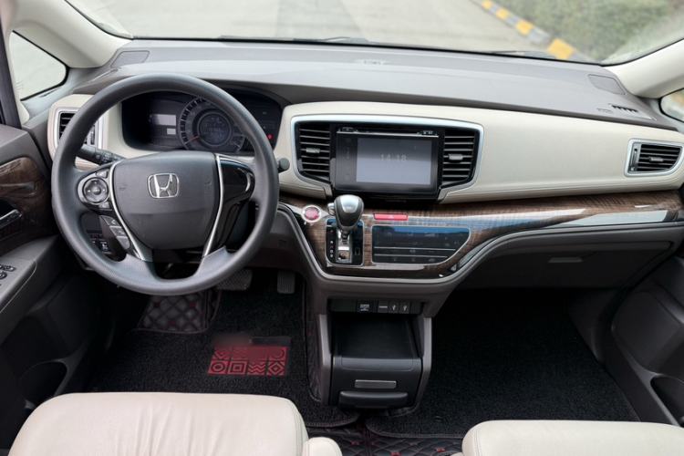 Used Honda Odyssey 2015 Revised 2.4L Luxury Edition Interior 9