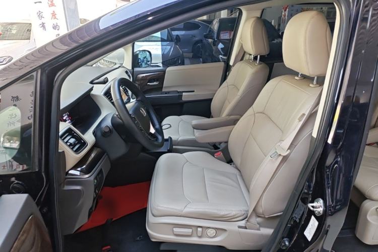 Used Honda Odyssey 2015 Revised 2.4L Luxury Edition Left Front Seat