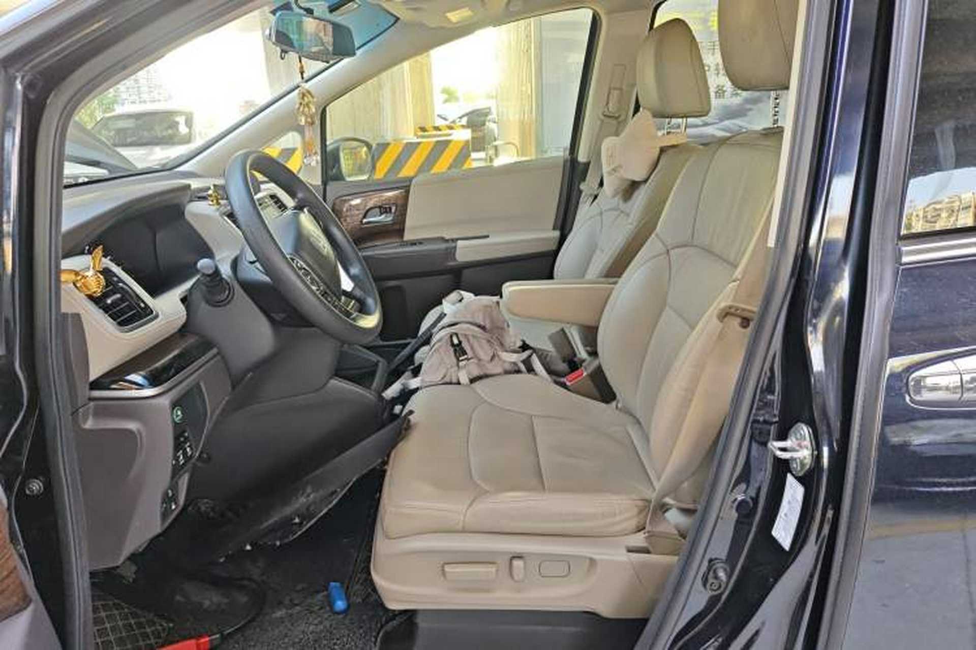Used Honda Odyssey 2015 Revised 2.4L Luxury Edition Left Front Seat