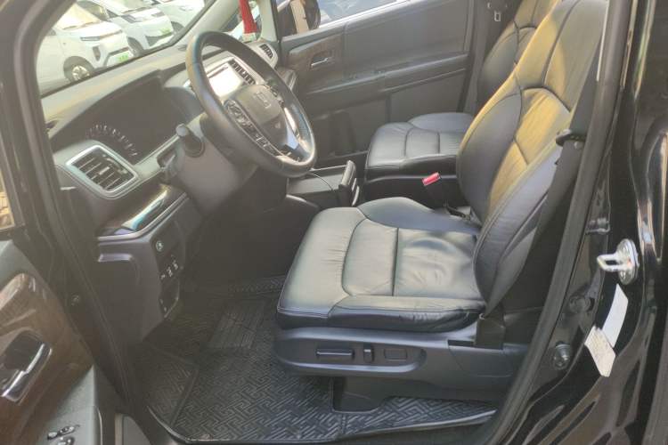 Used Honda Odyssey 2015 Updated Version 2.4L Smart Edition Left Front Seat