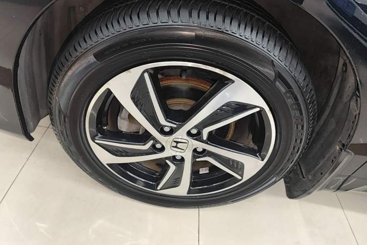 Used Honda Odyssey 2015 2.4L Supreme Edition Left Front Wheel Hub