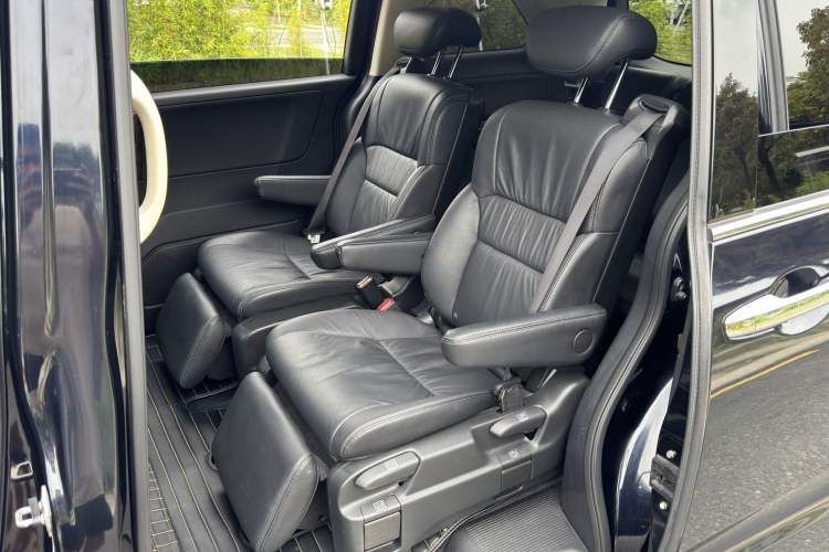 Used Honda Odyssey 2015 Updated Version 2.4L Smart Edition Left Rear Seat